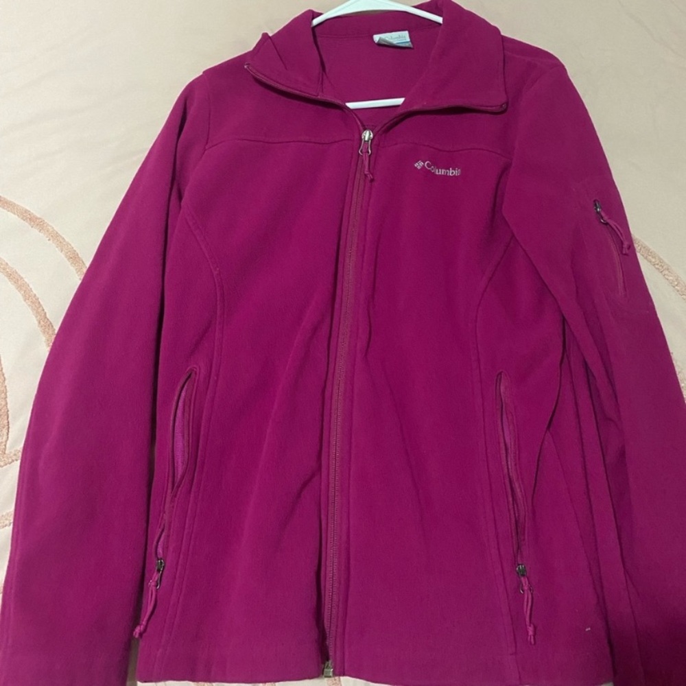 Columbia’s woman’s sweatshirt pink